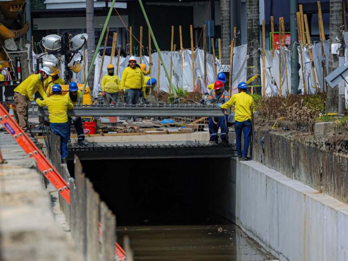 Avanza al 60 % sistema de drenaje para mitigar inundaciones en Zona Rosa de San Salvador