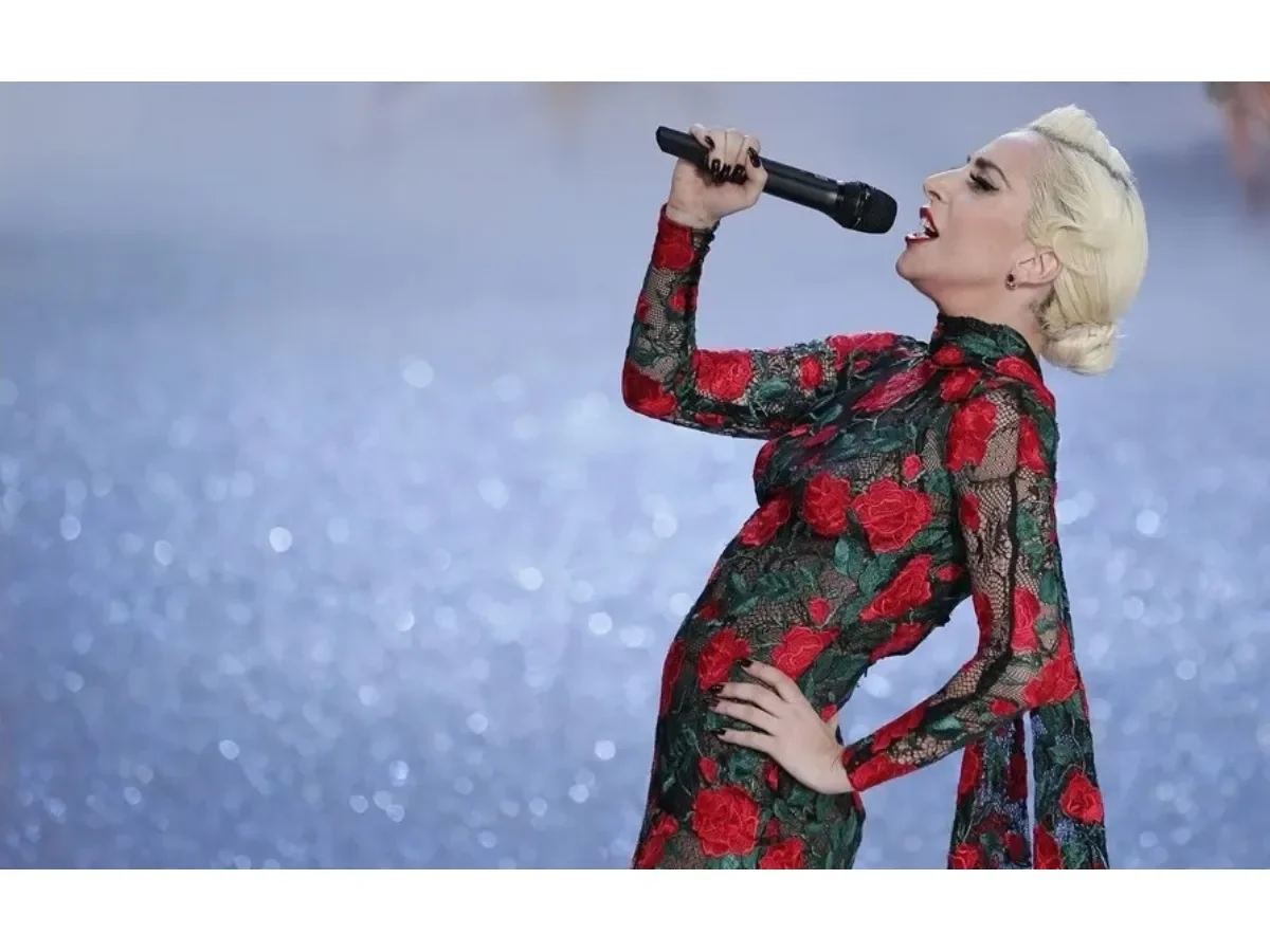 Lady Gaga estrena “Runway”, el himno moderno para la secuela de El diablo viste a la moda