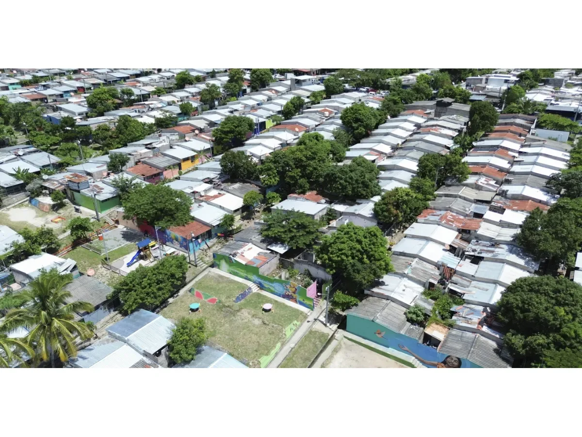 Disminuye porcentaje de hogares con vivienda propia en El Salvador según encuesta 2025
