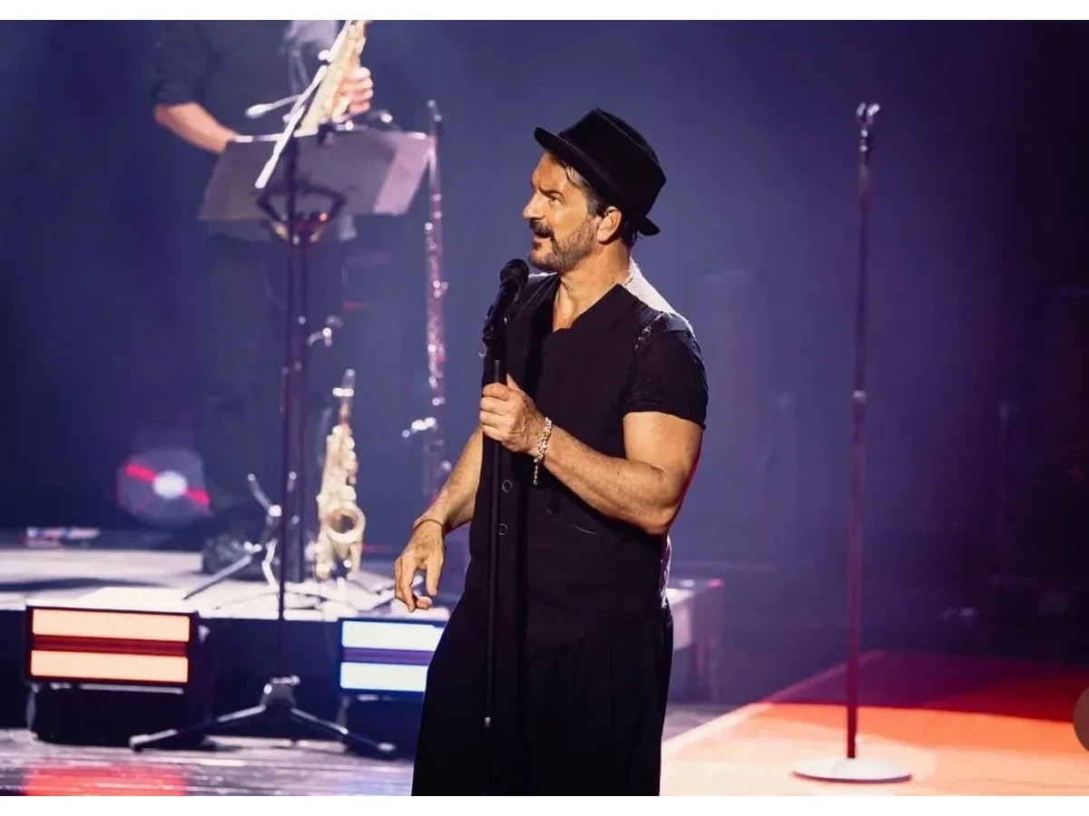 Ricardo Arjona comparte emotivo encuentro con fanáticas salvadoreñas y mexicanas en Canadá