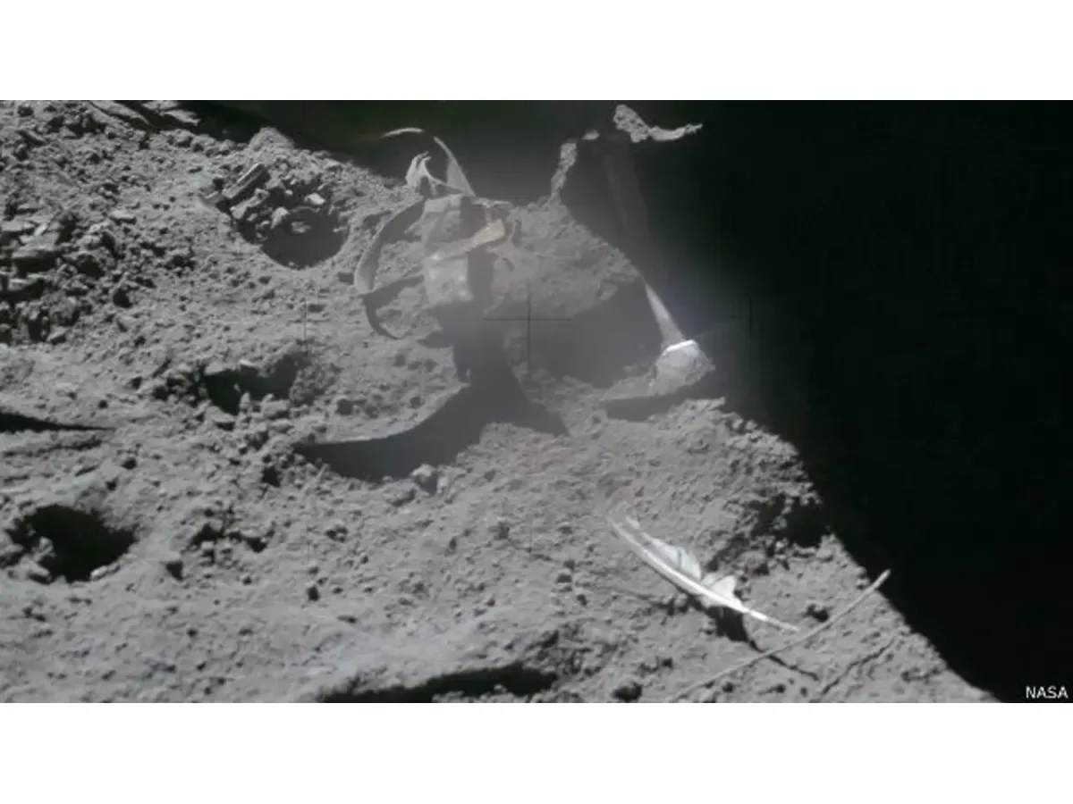 El experimento de Apolo 15 que demostró la gravedad en la Luna con una pluma y un martillo