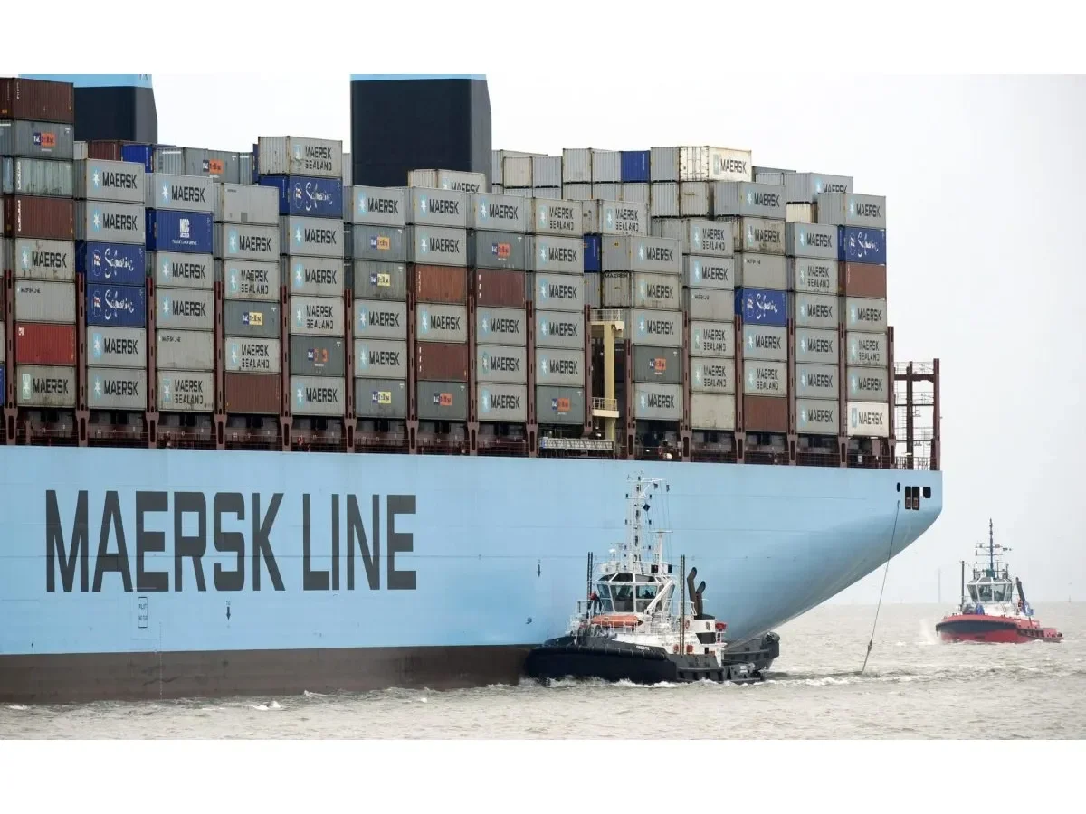 Maersk mantiene suspensión de rutas por estrecho de Ormuz pese a alto el fuego temporal