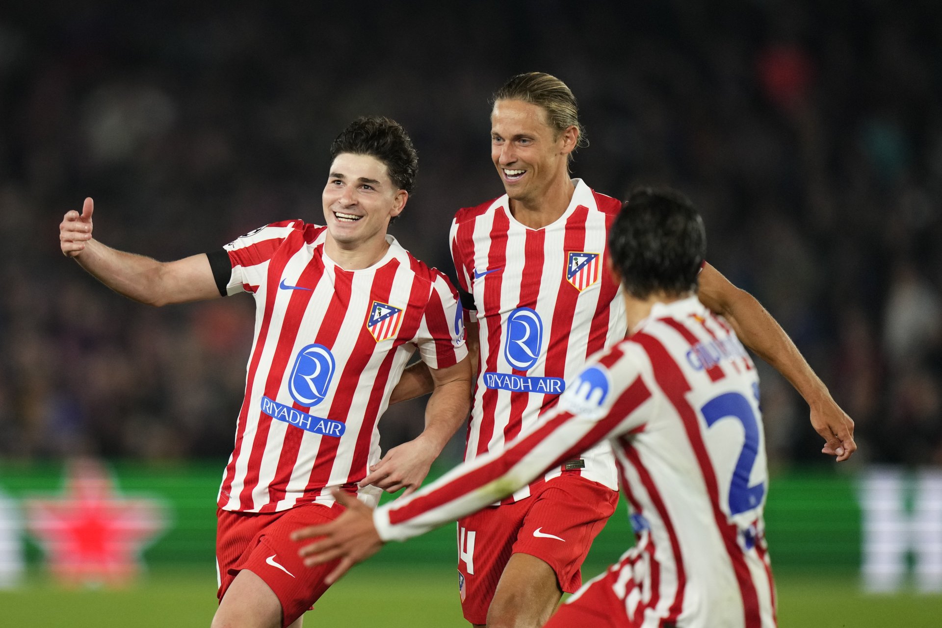 Atlético de Madrid impone su autoridad y vence 2-0 al Barcelona en cuartos de Champions