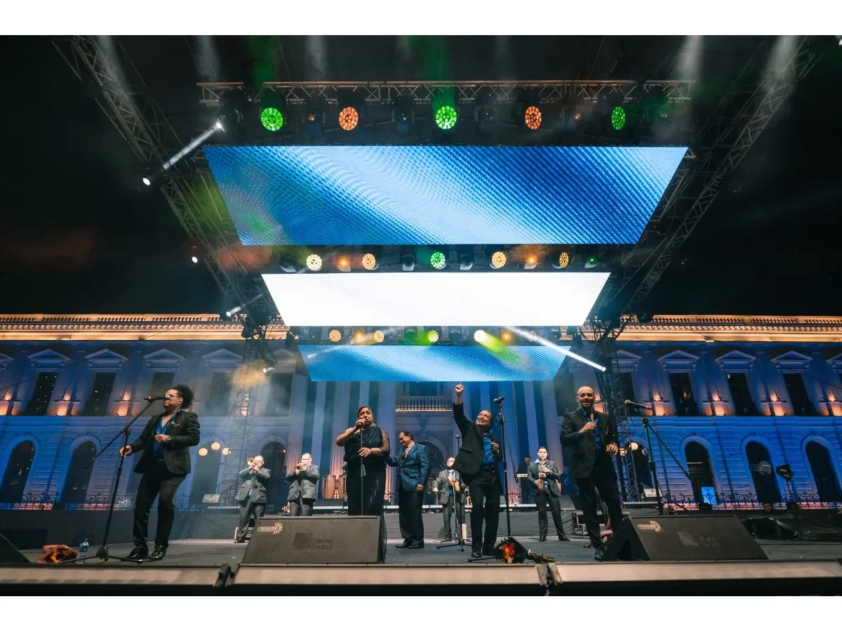 Hermanos Flores hacen historia en Coachella 2026 como la primera orquesta salvadoreña en el festival