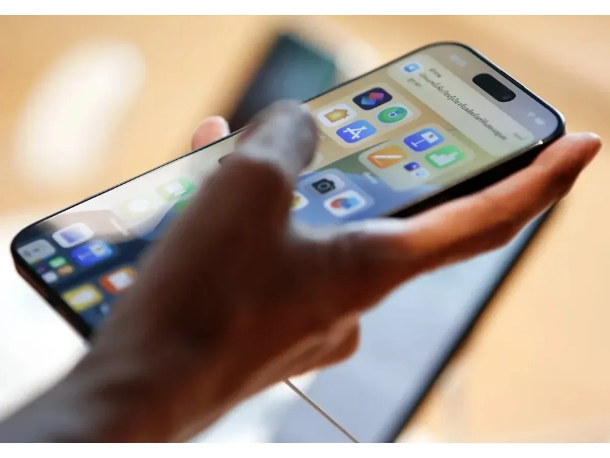Joven acusado de estafa por $300 en la venta de un teléfono móvil en El Salvador