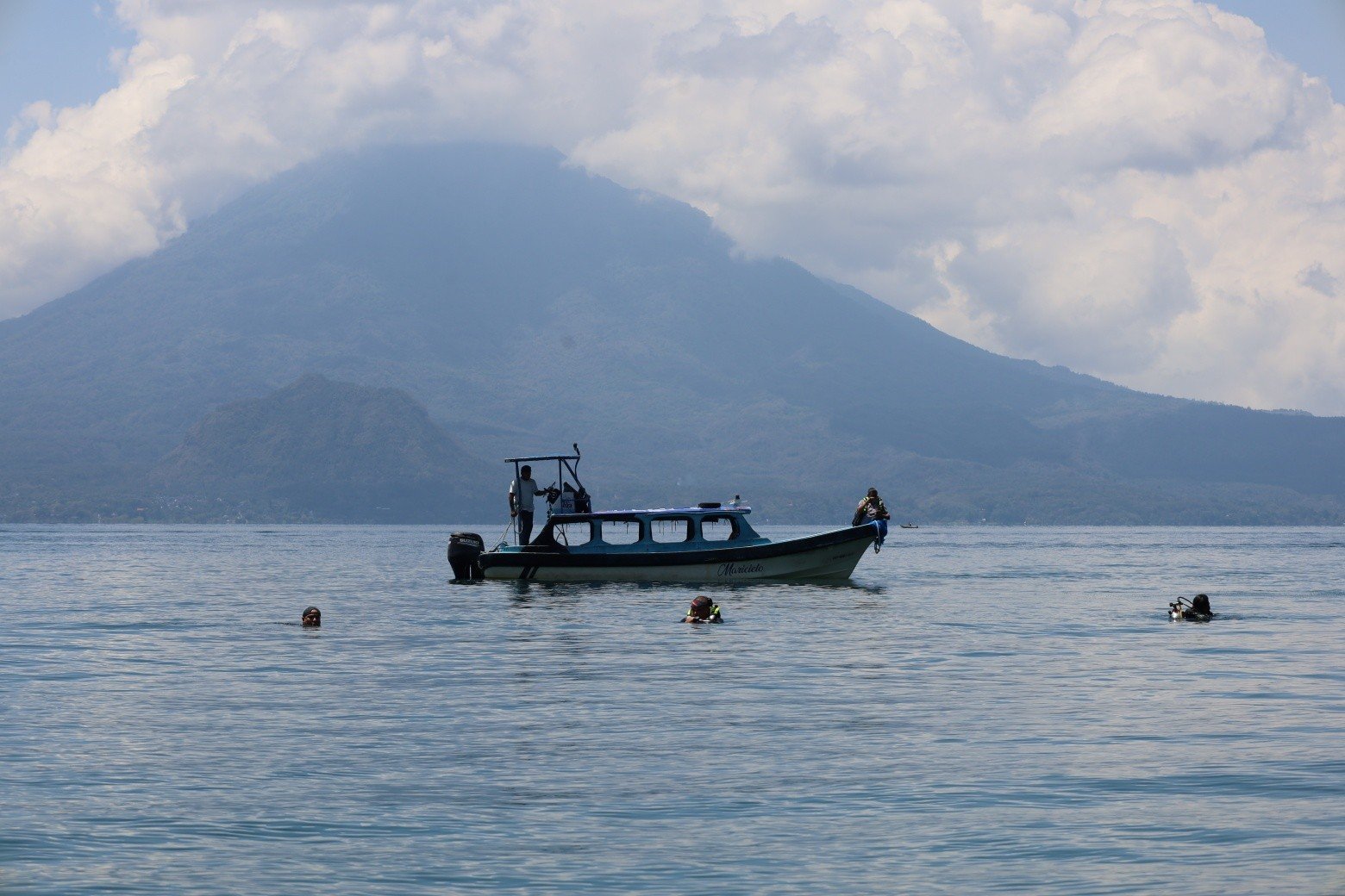 Desafíos en la búsqueda de Jesler Palacios en Lago de Atitlán por condiciones extremas y drenajes subterráneos Desafíos en la búsqueda de Jesler Palacios en Lago de Atitlán por condiciones extremas y drenajes subterráneos