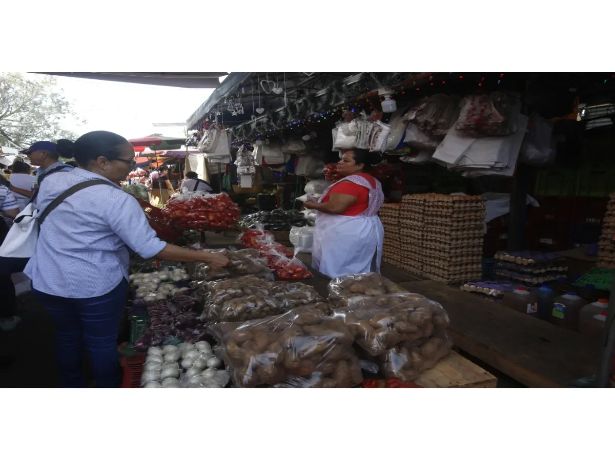 Limitaciones en acceso a alimentos en zonas rurales de El Salvador por reservas bajas y precios elevados