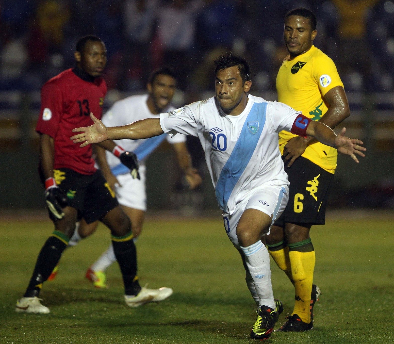 Carlos Ruiz reconoce solo a Messi, Cristiano y Maradona como superiores en el fútbol mundial