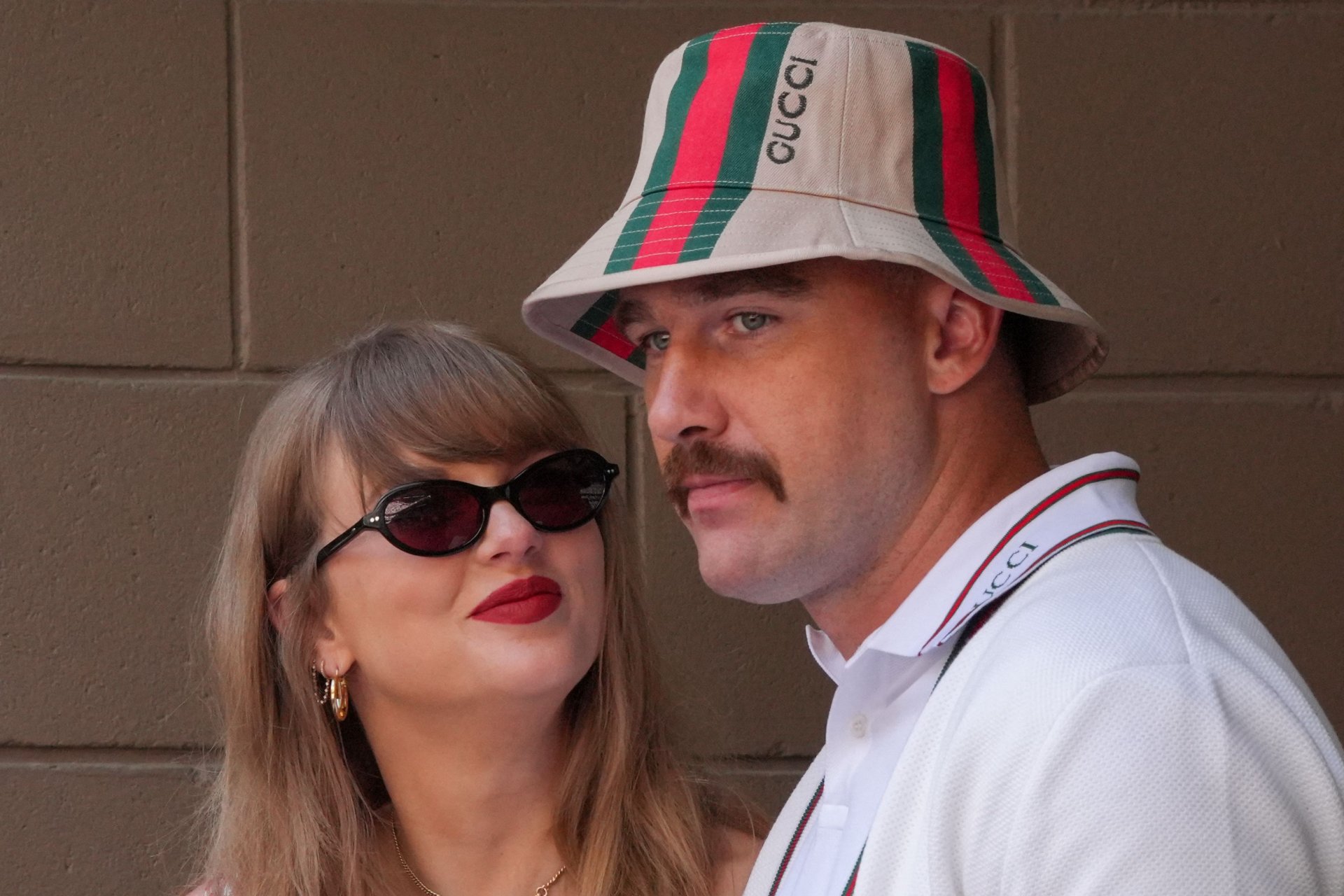 Taylor Swift y Travis Kelce envían invitaciones para boda en Nueva York en julio de 2026