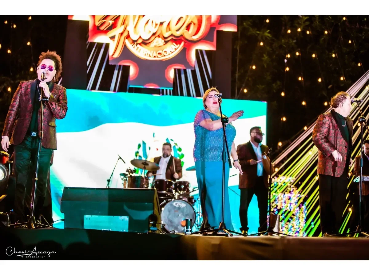 Los Hermanos Flores destacan en el escenario principal del Outdoor Theatre en Coachella