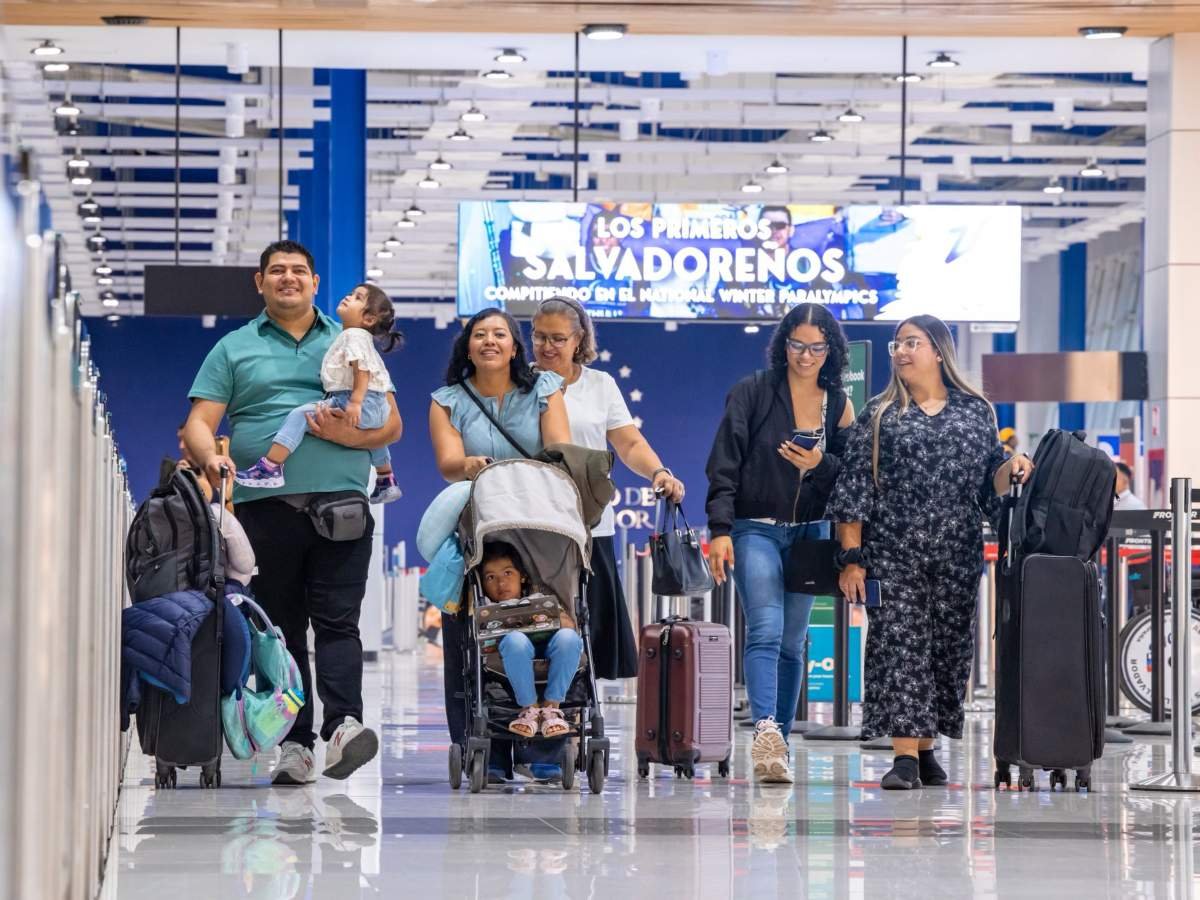 Aeropuerto Internacional de El Salvador registra récord de 172 mil pasajeros en Semana Santa 2026