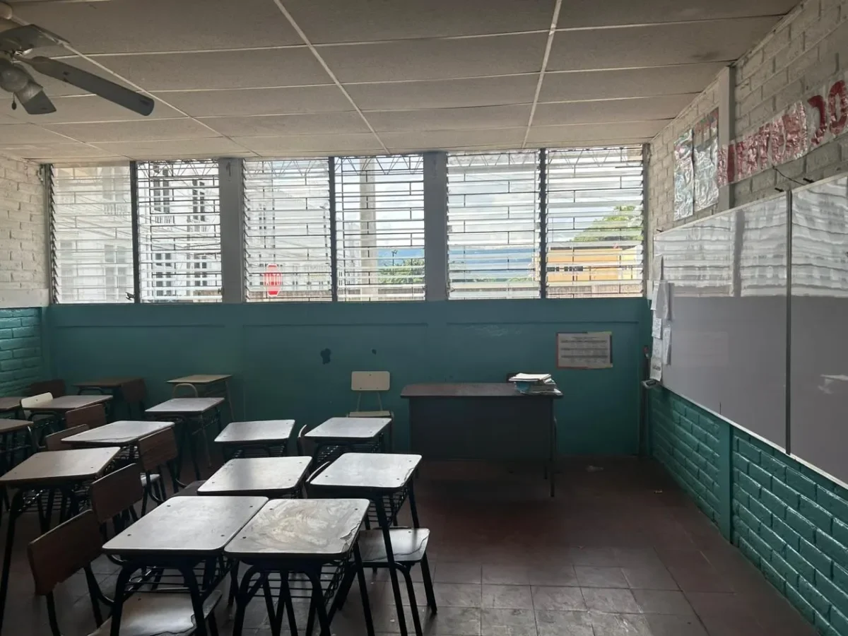Matrícula escolar en El Salvador disminuye en 2025: 9,386 estudiantes menos en todos los niveles