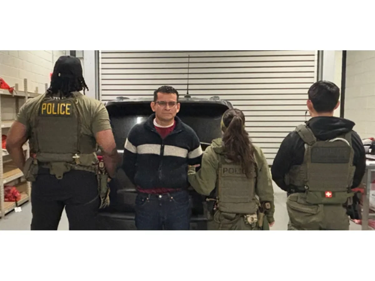 Autoridades de ICE detienen a salvadoreño requerido por homicidio agravado en El Salvador