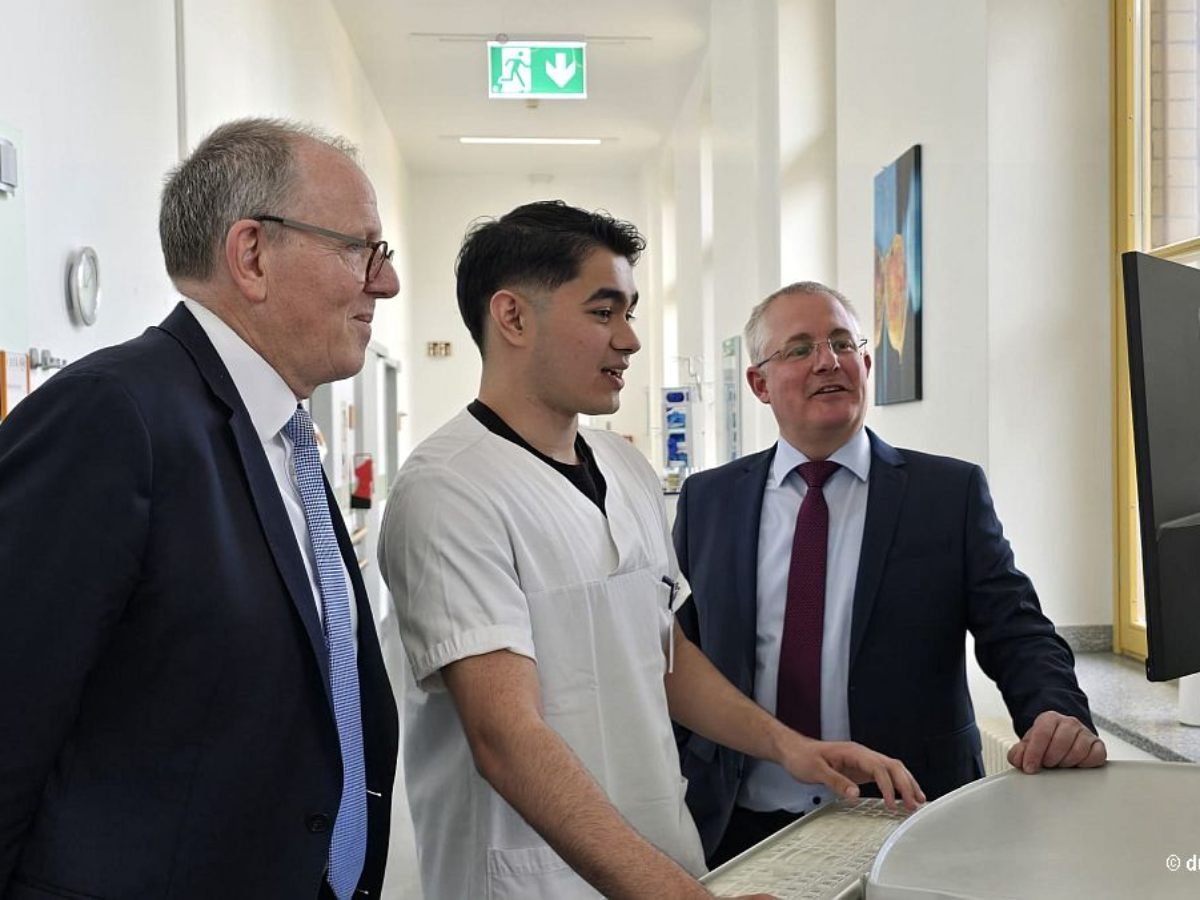 Hospital alemán forma enfermeros salvadoreños para enfrentar escasez de personal sanitario