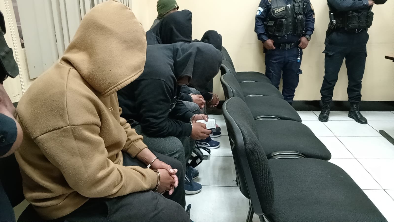 Investigación en Quetzaltenango: Agentes de la PNC vinculados a robo de Q1 millón