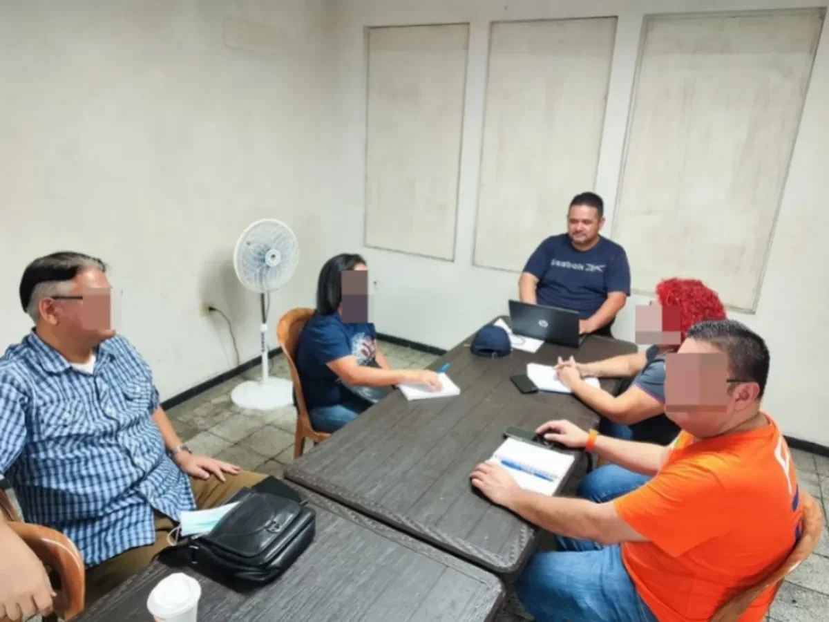 Defensor laboral salvadoreño denuncia amenazas y se exilia por riesgo inminente