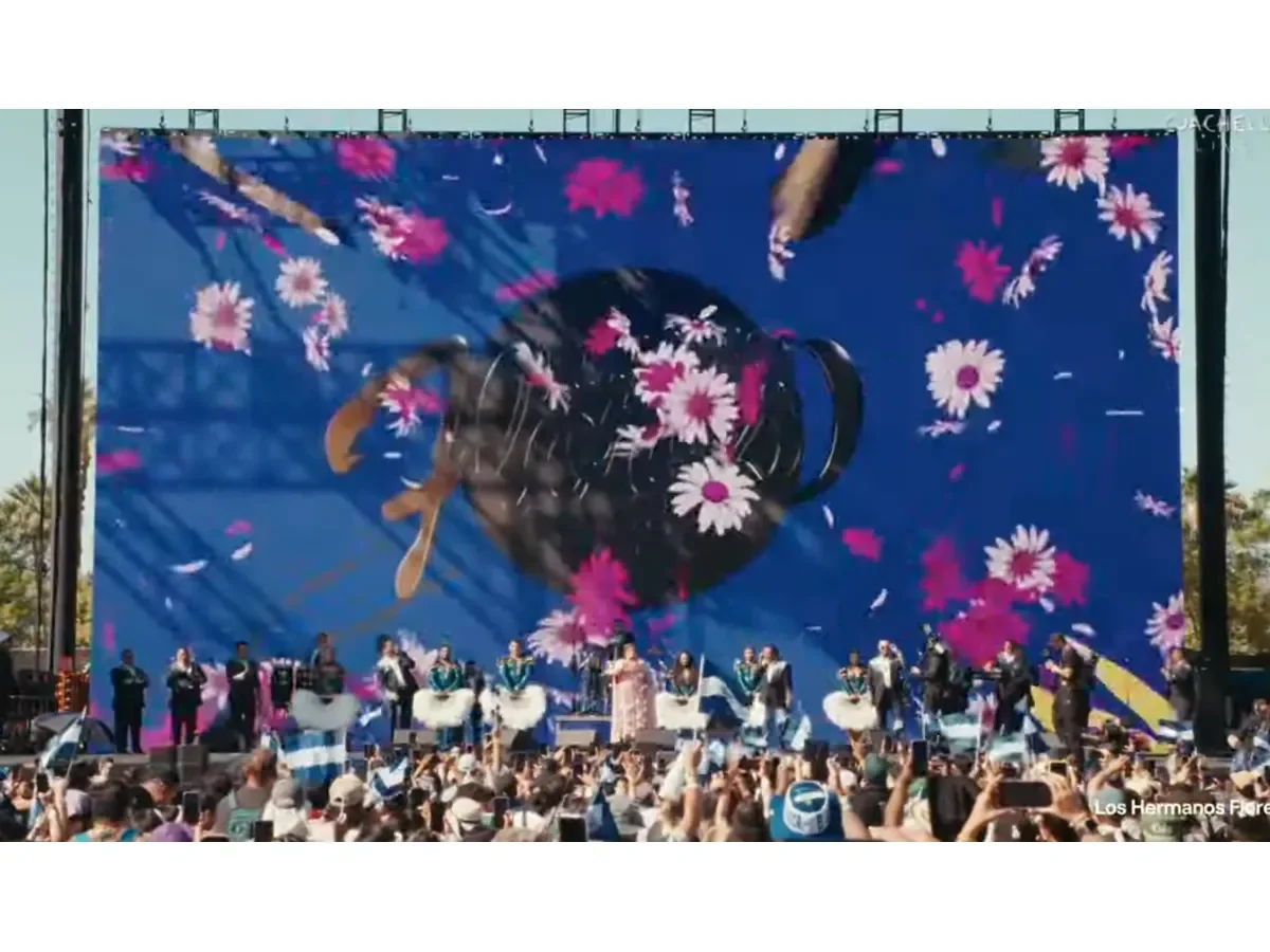La secretaria acompaña a los Hermanos Flores en su viaje a Coachella 2026