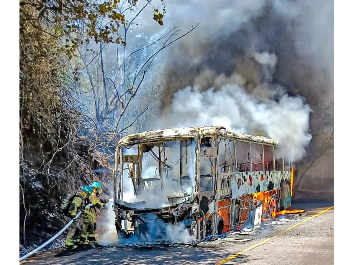 Bomberos controlan incendios en La Unión, San Miguel y La Paz sin víctimas reportadas