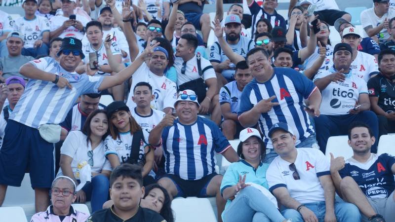 La Caminata Blanca moviliza a la afición del Alianza antes del clásico contra FAS