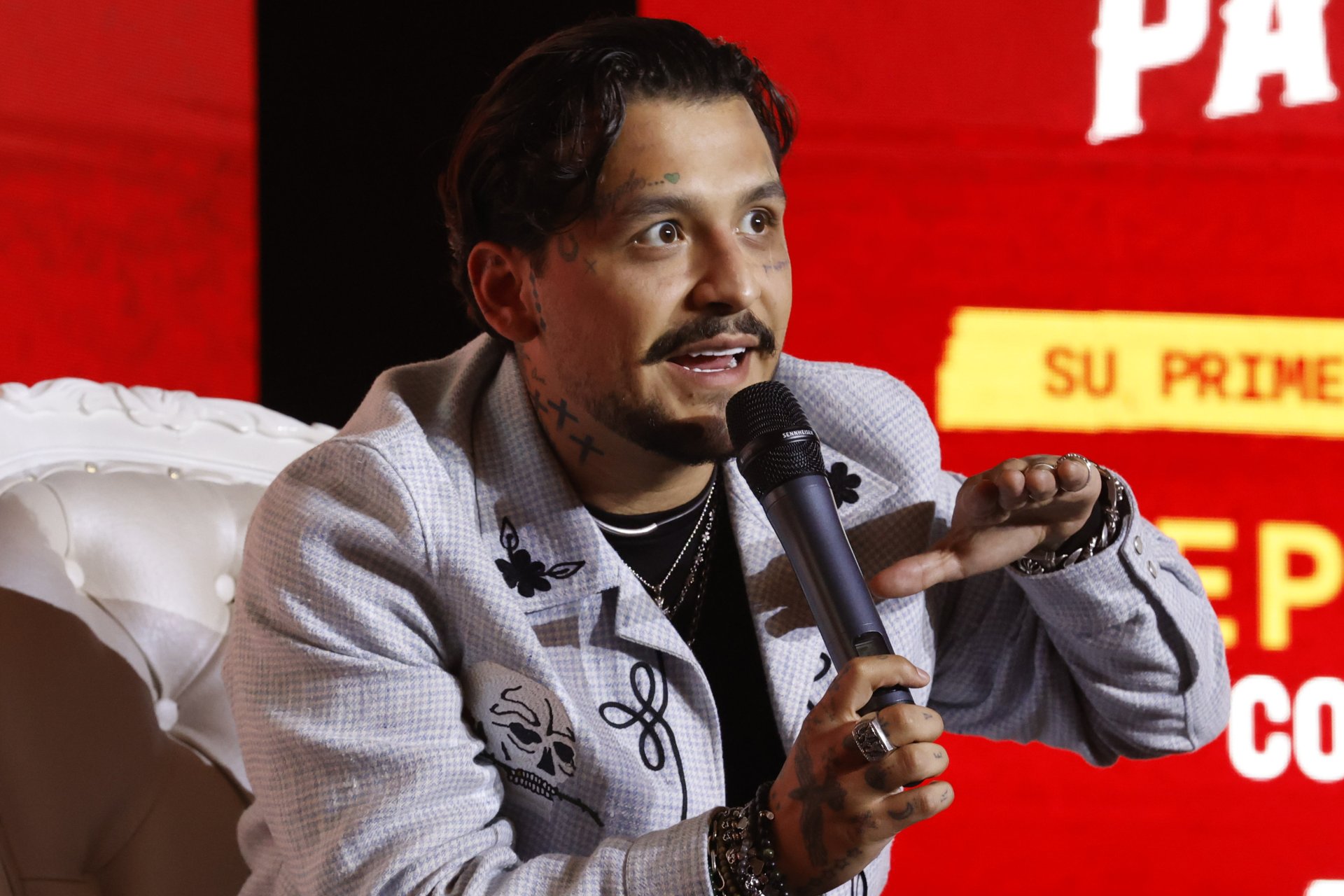 Christian Nodal aclara polémica sobre la actriz de su videoclip “Un vals” y supuestas referencias a su ex pareja