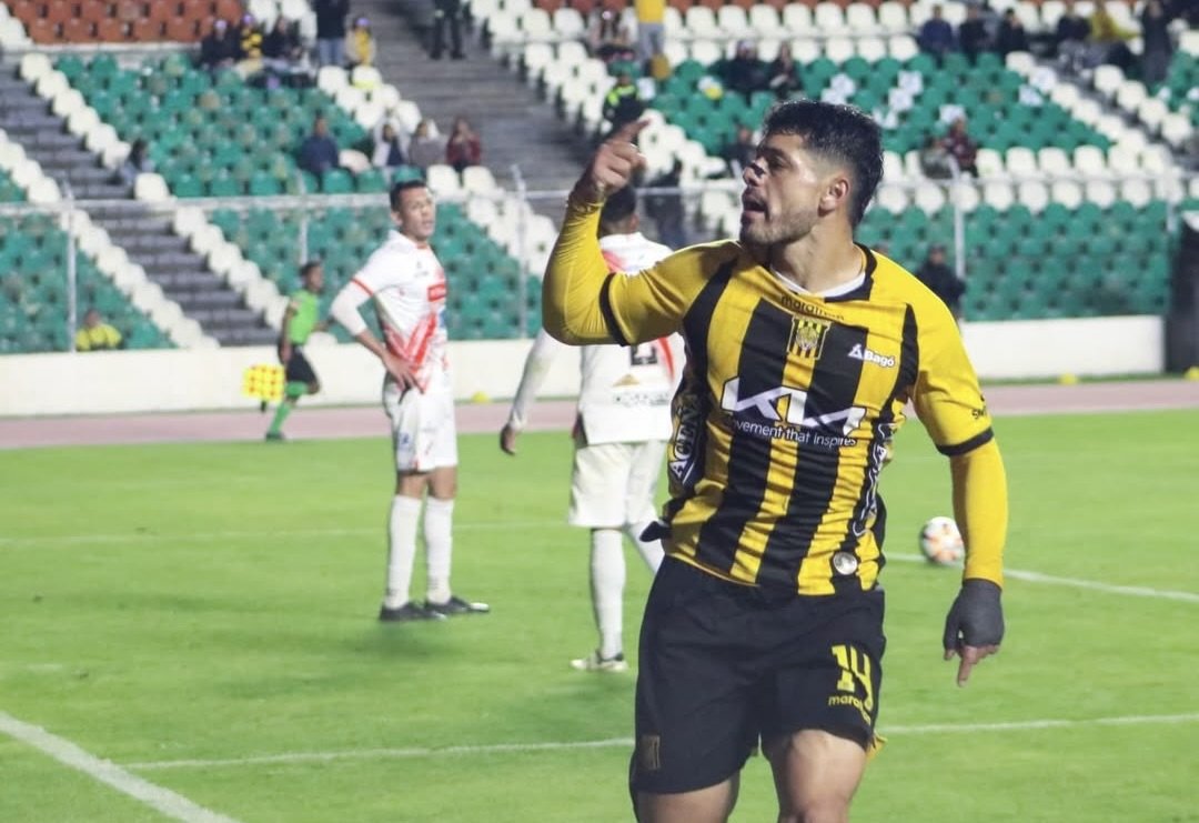 Darwin Lom brilla con doblete y guía triunfo de The Strongest en Bolivia