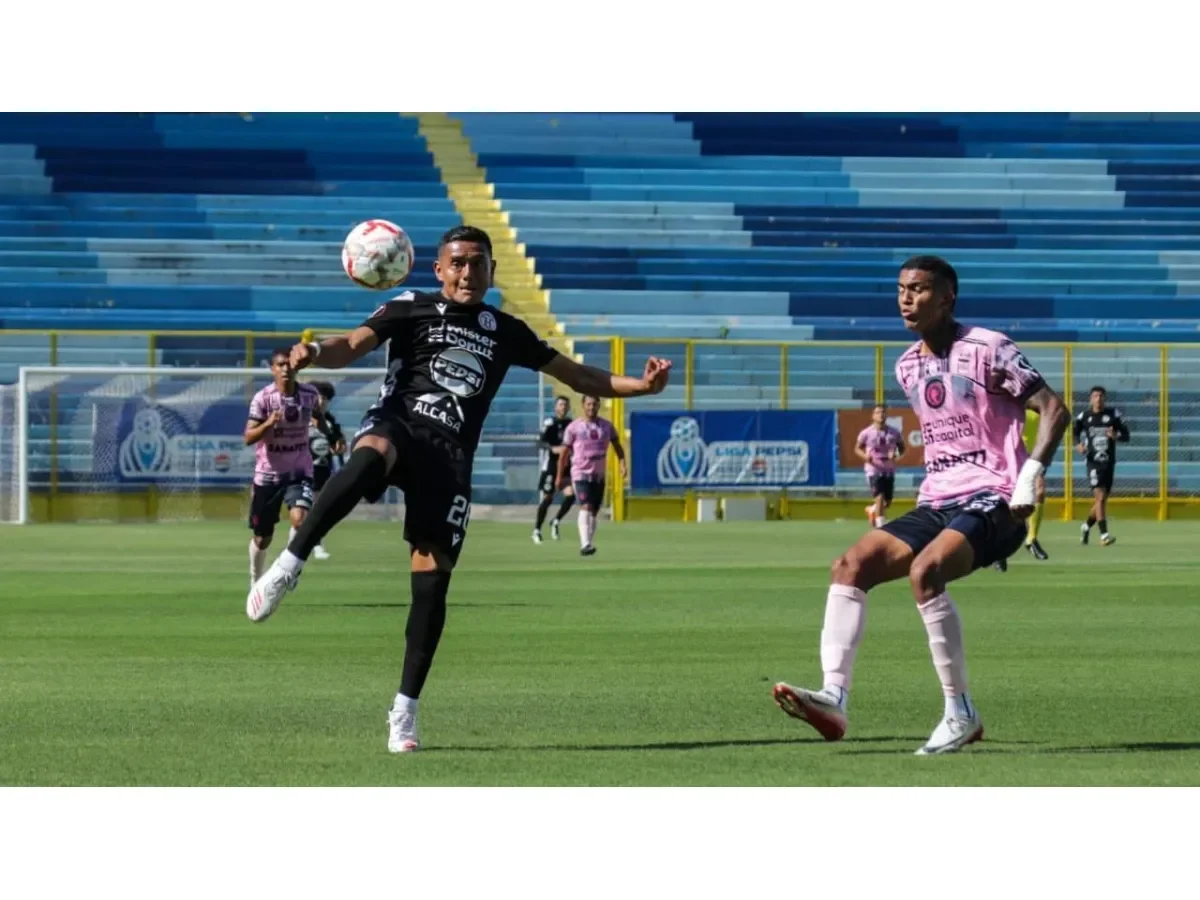 Inter FA rescata un empate agónico ante Hércules en el estadio Cuscatlán