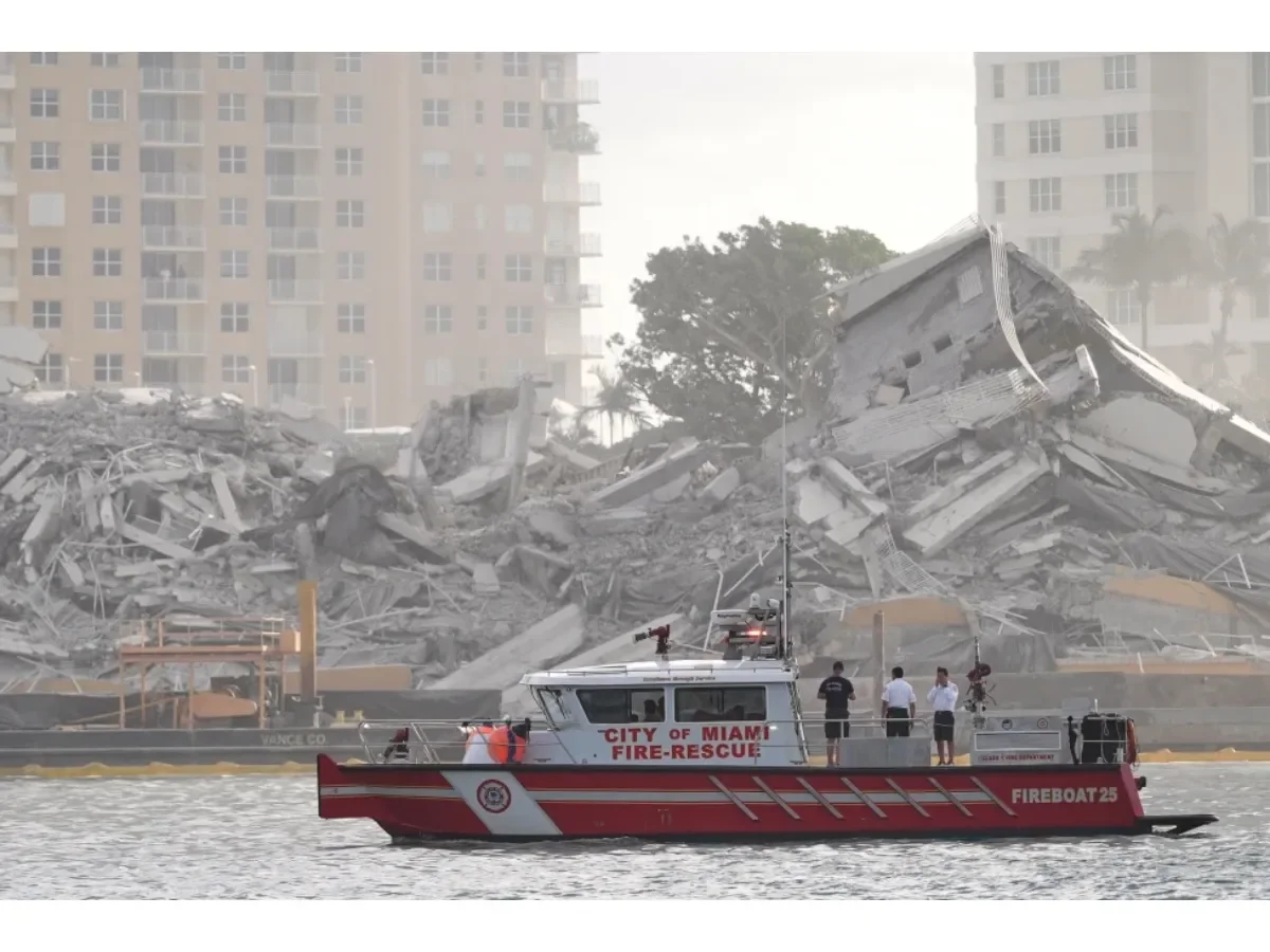 Demolición controlada del antiguo hotel Mandarin Oriental en Miami marca nuevo desarrollo en Brickell Key
