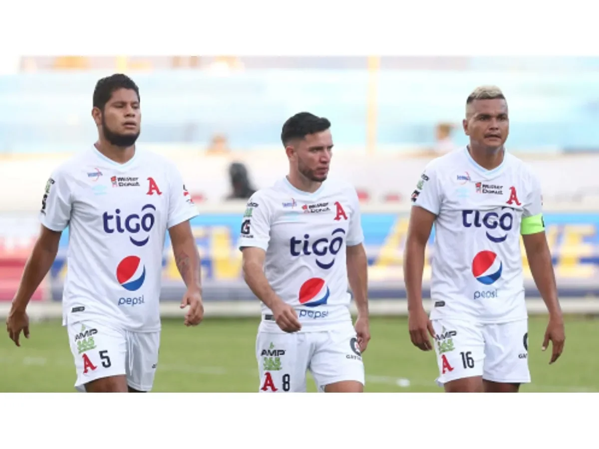Henry Romero envía mensaje de apoyo a Mario Jacobo tras derrota de Alianza ante FAS