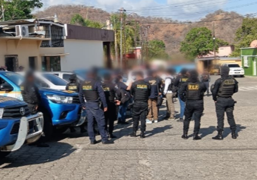 Autoridades intensifican allanamientos en Huité por desaparición de Claudia Pamela Rivas