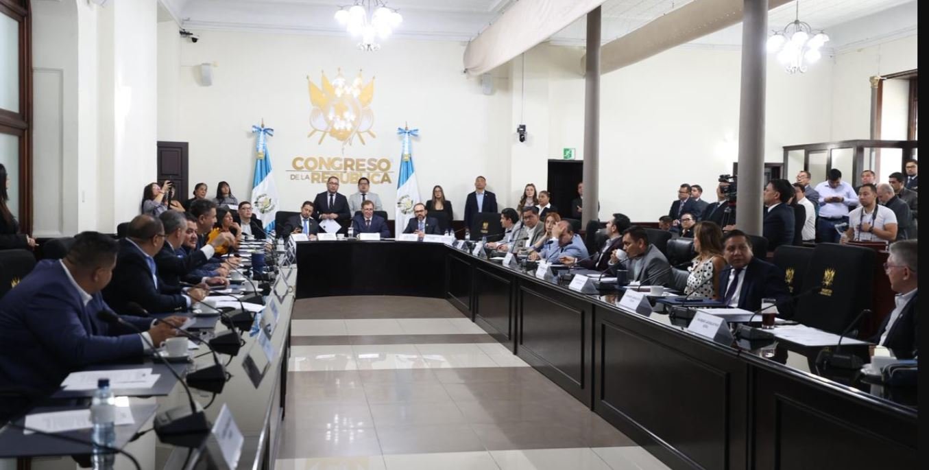Estancamiento en el Congreso frena subsidios para mitigar alza en combustibles en Guatemala