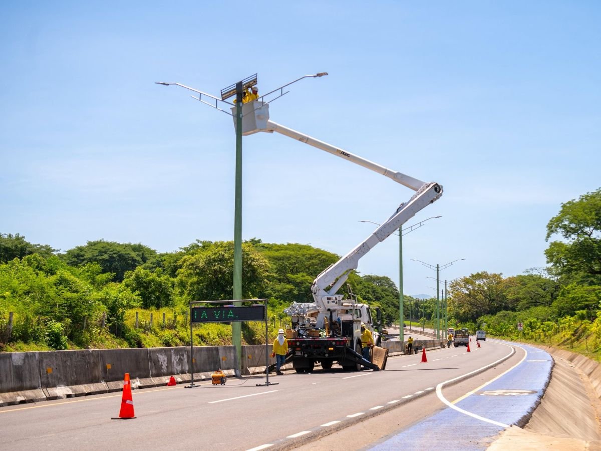 Comisión de Hacienda avala préstamo de $23.7 millones para iluminar carreteras con tecnología LED