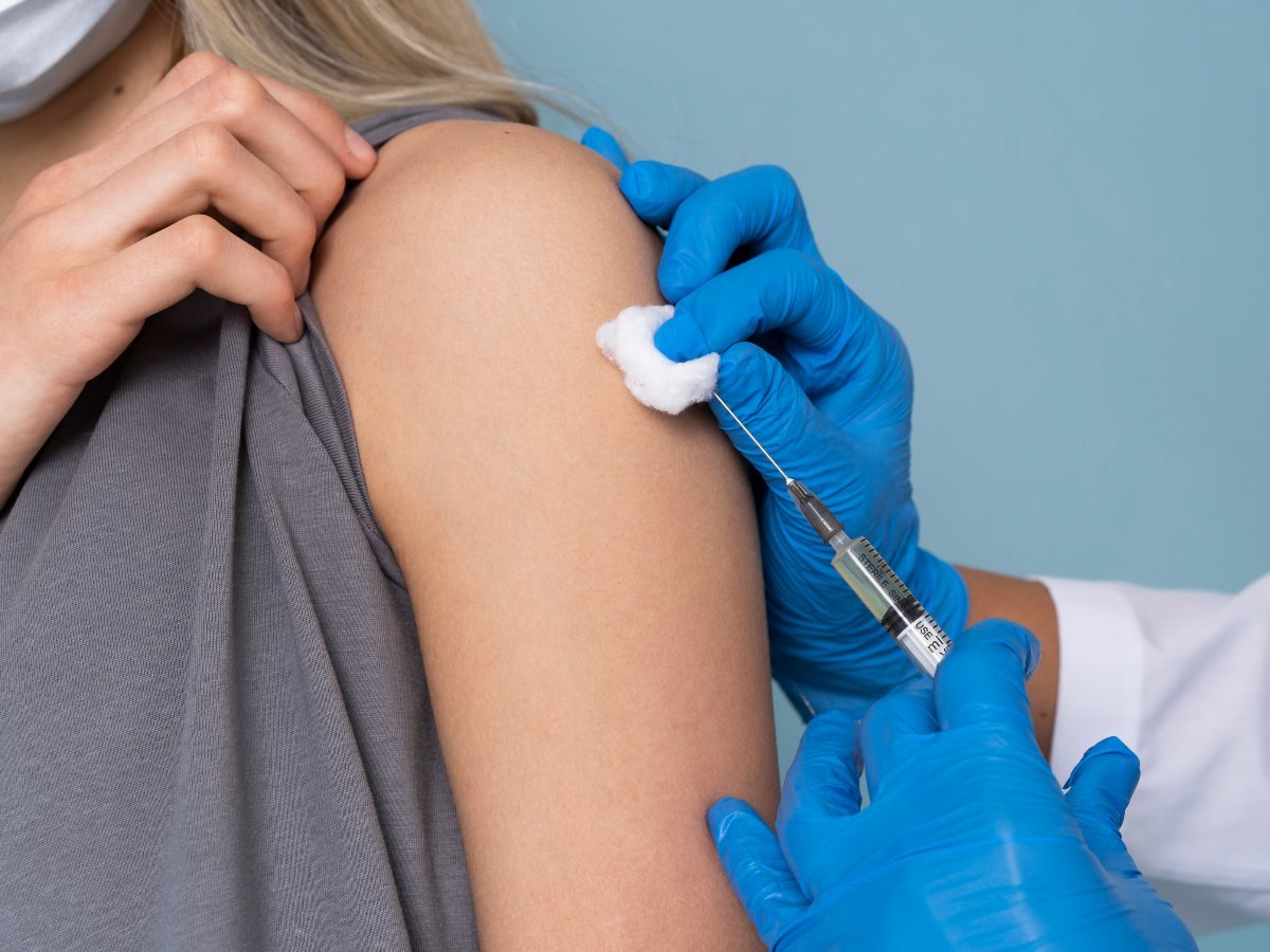 El Salvador amplía vacunación gratuita contra el VPH para mujeres hasta 45 años