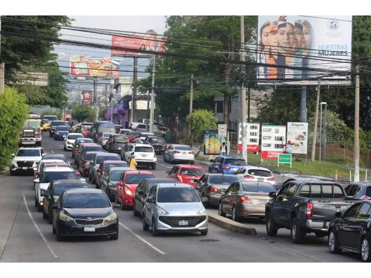 Viceministerio de Transporte implementa prueba piloto para modificar circulación en carretera al Puerto de La Libertad