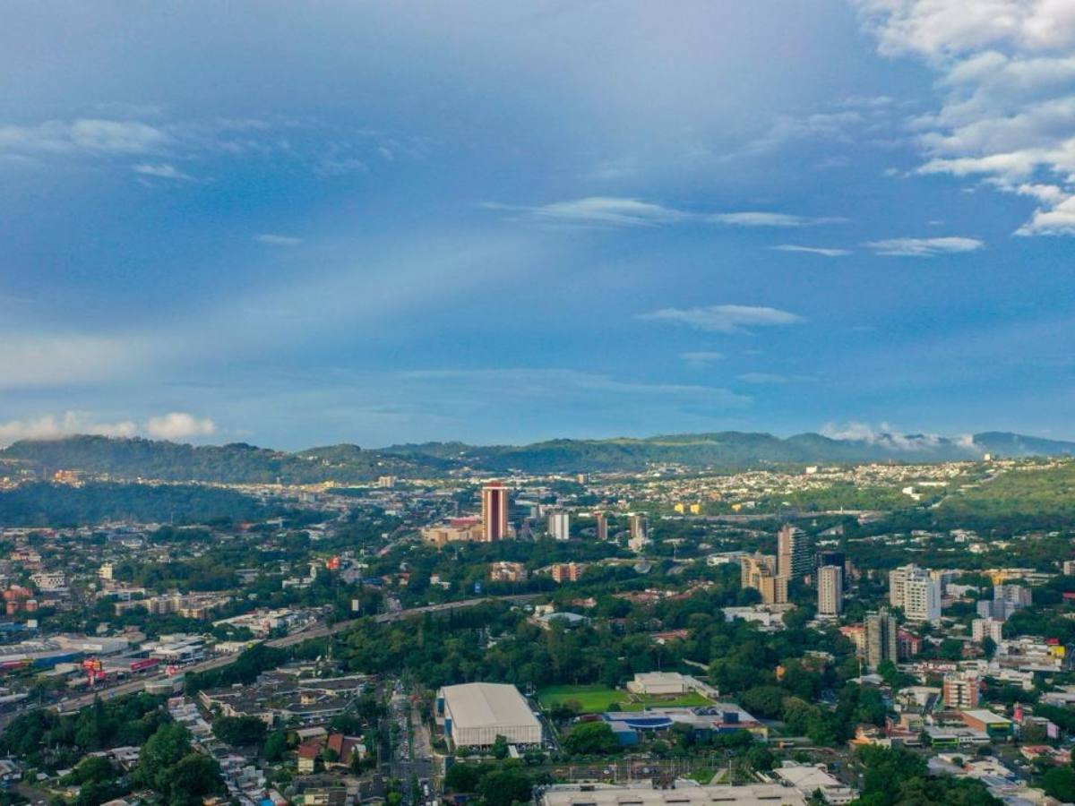 El Salvador enfrentará intenso calor y vientos moderados este martes 14 de abril
