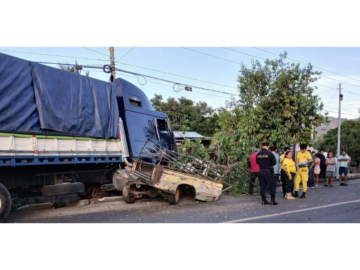 Dos accidentes viales en Santa Ana y La Libertad dejan dos personas fallecidas este lunes
