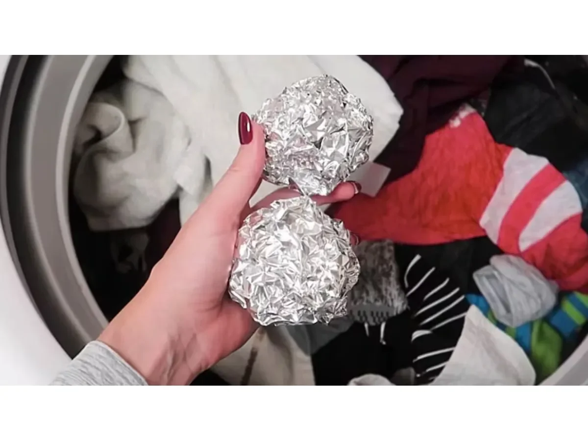 Beneficios del papel aluminio en la lavadora: cuidado textil y eficiencia energética