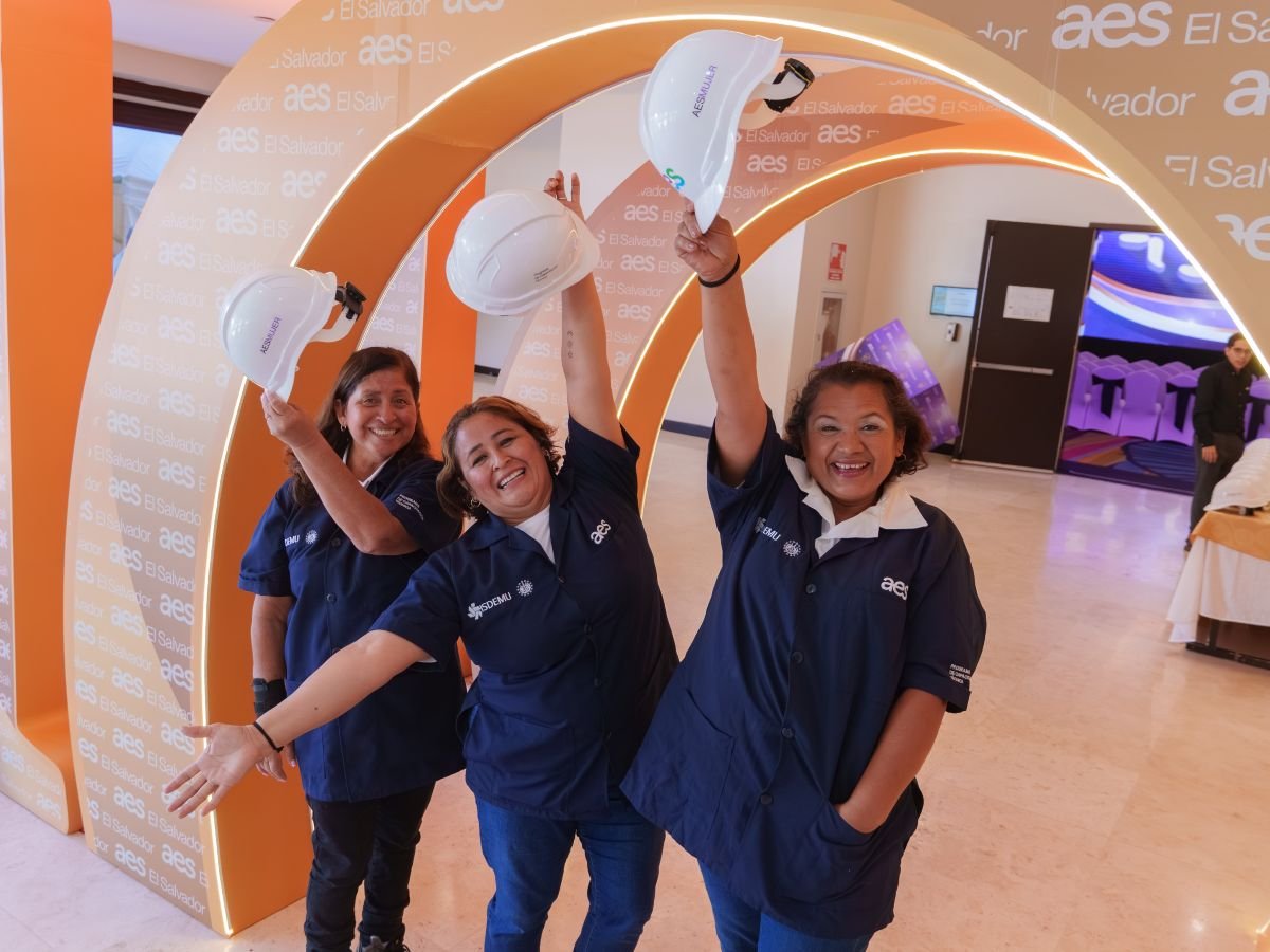AES El Salvador fortalece el liderazgo femenino en el sector energético nacional