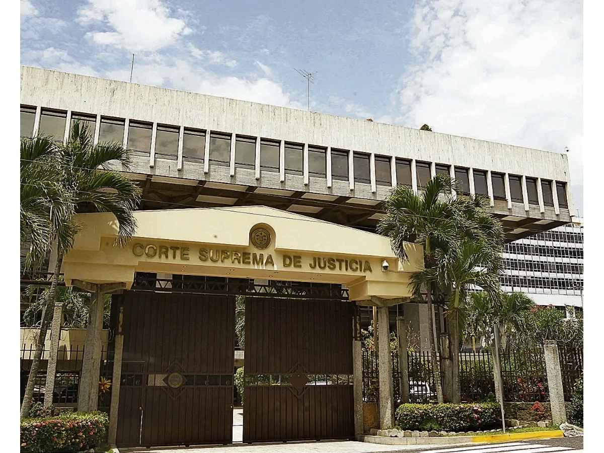 Asamblea Legislativa de El Salvador nombra tres magistrados suplentes para la Corte Suprema de Justicia