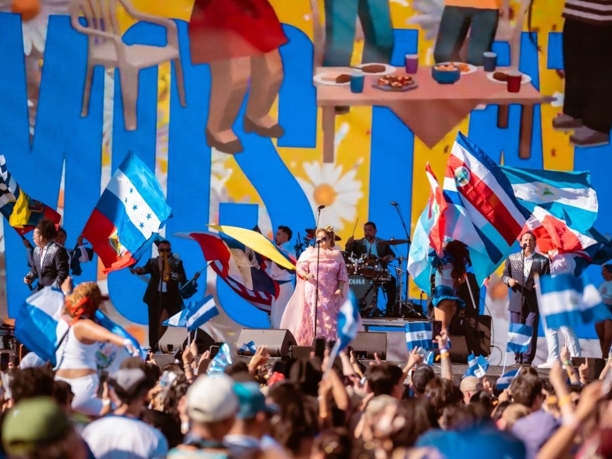 Los Hermanos Flores marcan un hito con su debut en Coachella 2026 y exaltan la cumbia salvadoreña