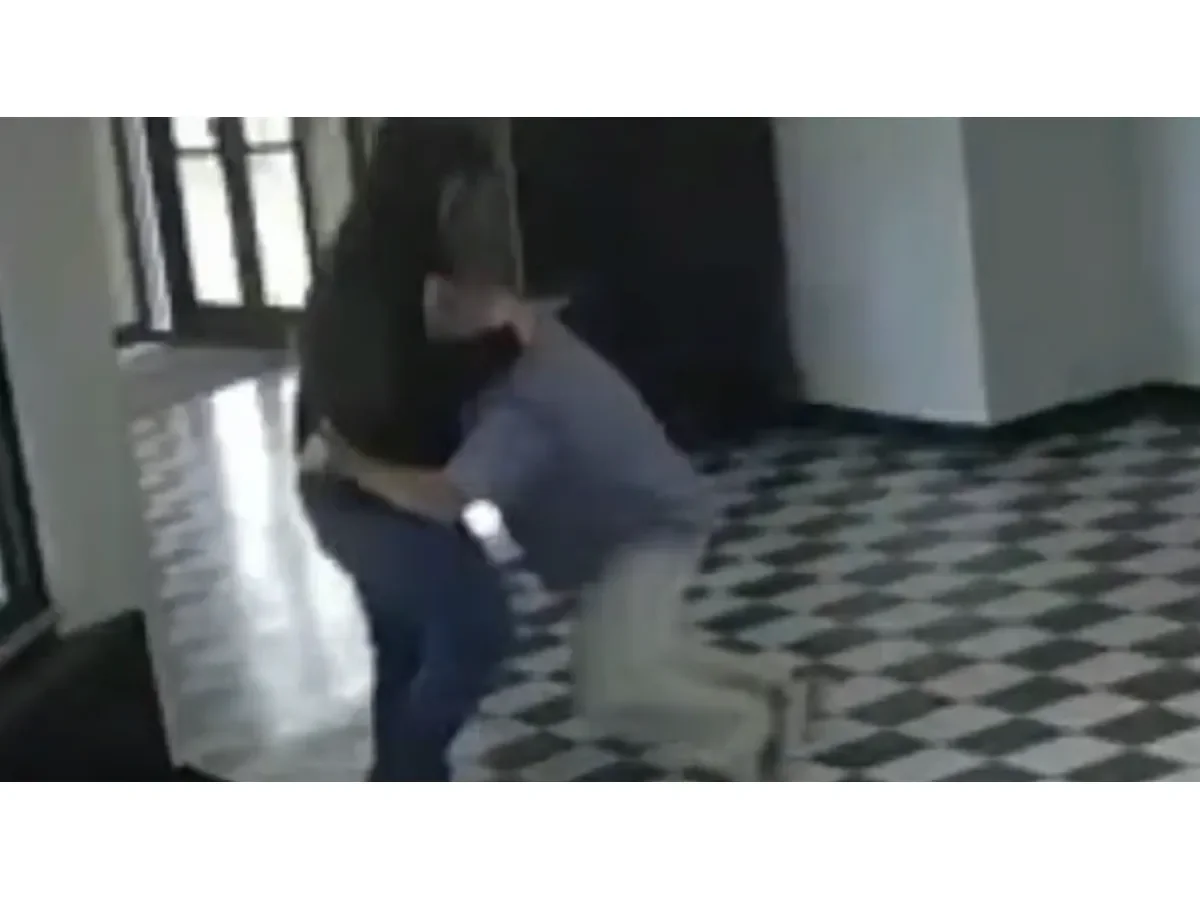 Director de escuela en Oklahoma detiene a exestudiante armado en acto heroico grabado en video