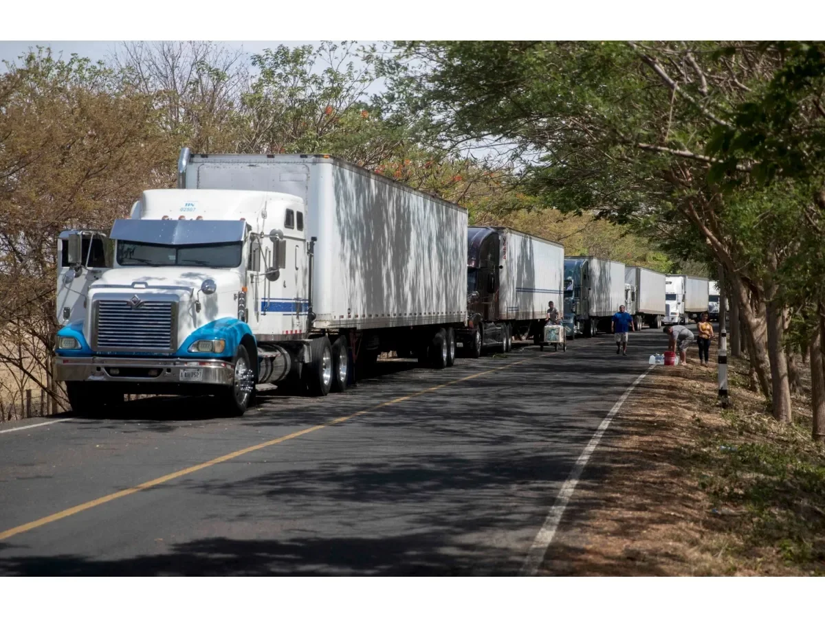 Tarifas de flete insuficientes amenazan la operación del transporte de carga en El Salvador