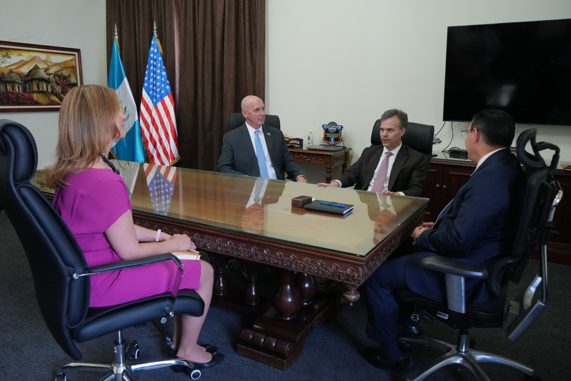 Nuevo diplomático de EE. UU. inicia agenda en Guatemala con encuentro en el Mingob