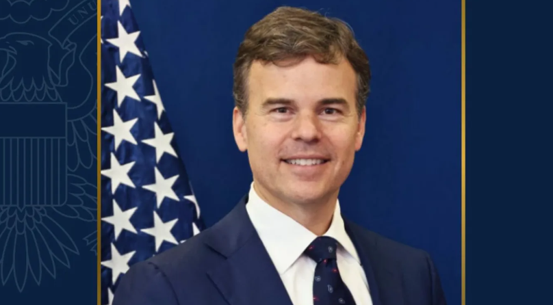 Estados Unidos designa a John Barrett como encargado de negocios en Venezuela, confirma Laura Dogu