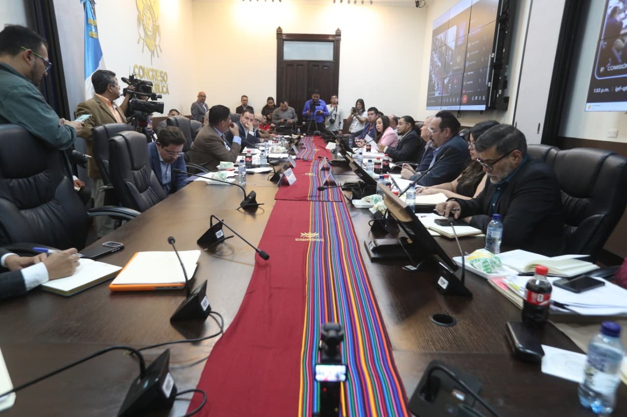 Autoridades coordinan reglamento y supervisión para garantizar subsidio efectivo a gasolinas en Guatemala