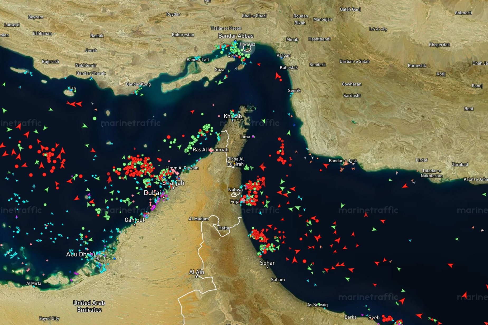 Bloqueo estadounidense a Irán: ¿Por qué algunos buques continúan transitando el estrecho de Ormuz?