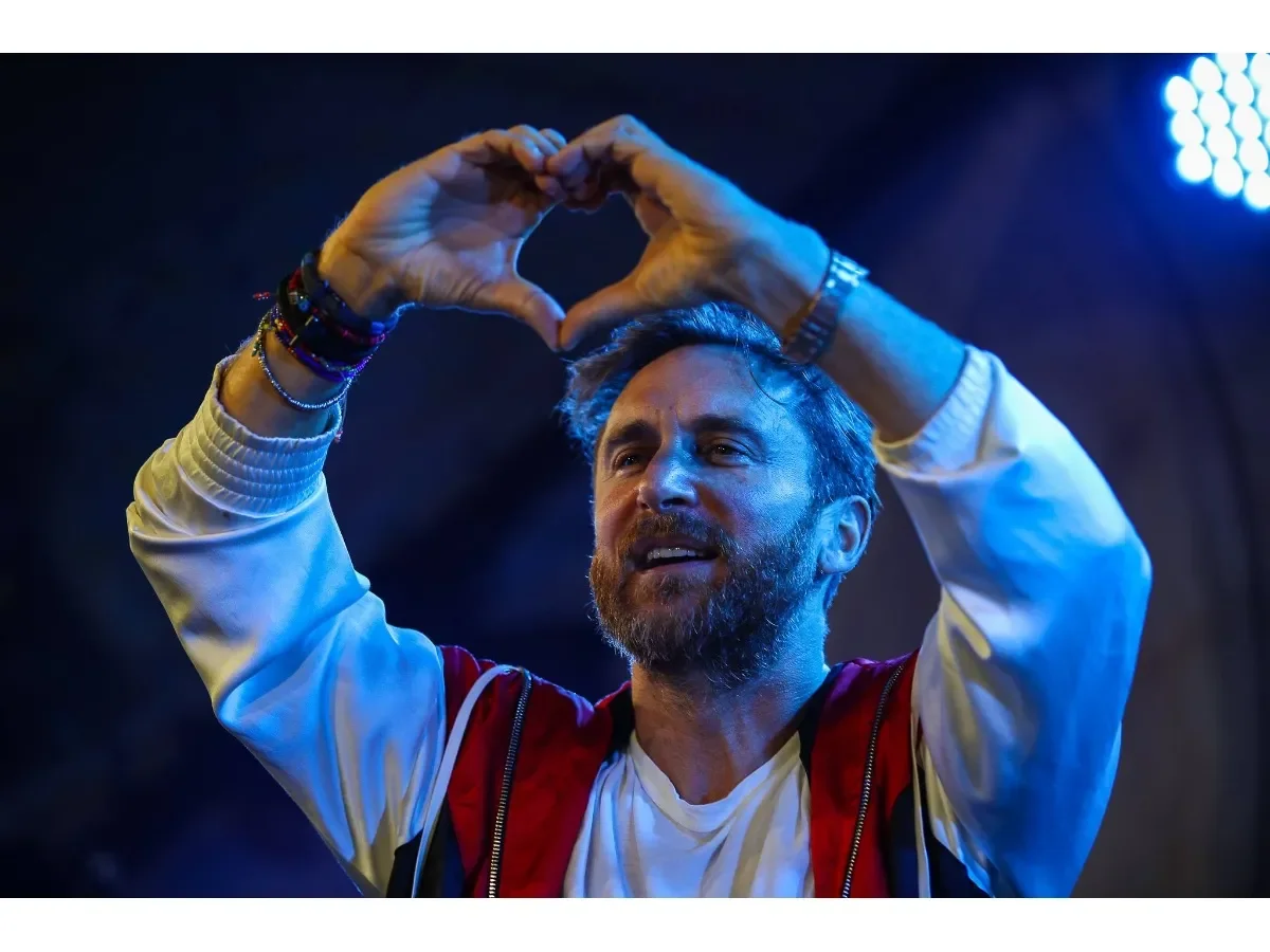 David Guetta protagoniza emotivo momento en Coachella al reconocer a su hija en el público