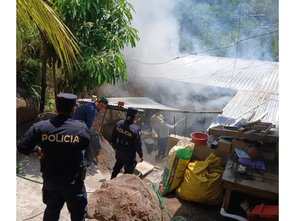 Incendio en Coatepeque deja a una mujer y una menor con quemaduras, autoridades investigan