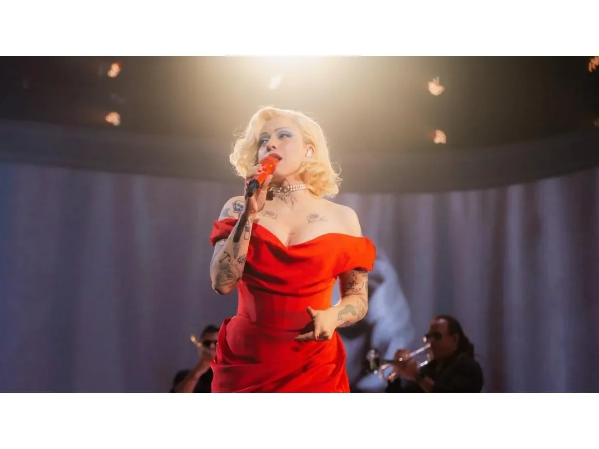 Mon Laferte presenta en El Salvador su innovador \'Femme Fatale Tour\' con un espectáculo de jazz y cabaret
