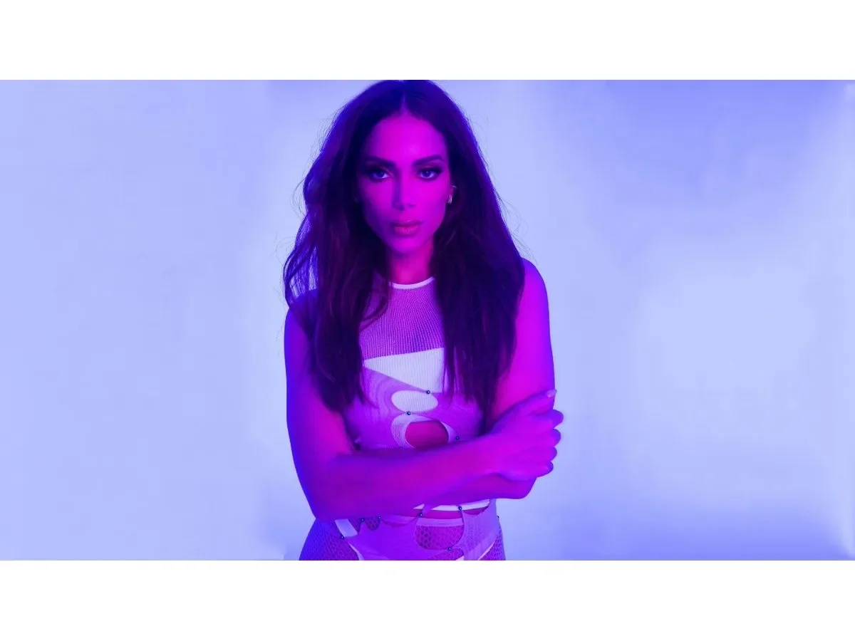 Anitta revela cómo utilizó Photoshop para guiar sus cirugías estéticas