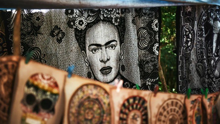 Cineforo en Ciudad Cayalá: Reflexión y diálogo sobre la vida y obra de Frida Kahlo